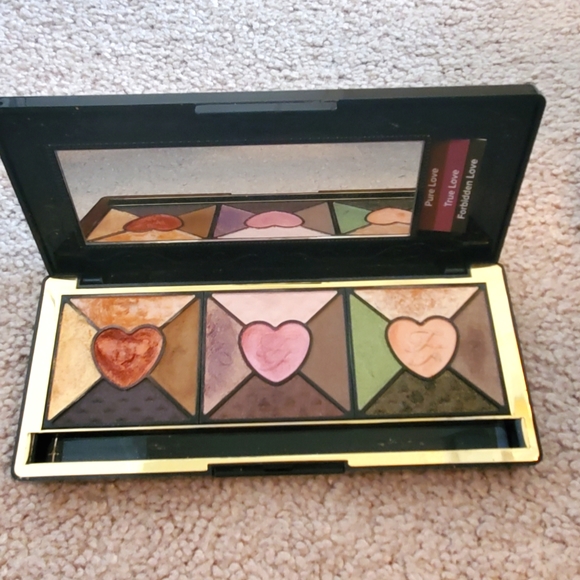 Too Faced Other - Too faced love eyeshadow palette